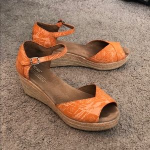 TOMs Orange Printed Espadrille (Size 9)